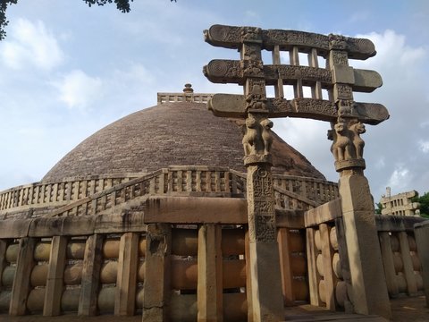 This image content the picture of ancient monuments building. It is also known as sanchi stup. It is a public place and open for all to see and touch it's beauty.