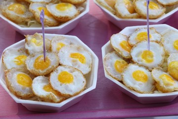 Grilled eggs is delicious in street food