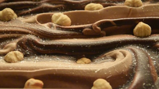 Gelato alle nocciole ft8106_0574 Ice cream with hazelnuts Eis mit Haseln&uuml;ssen video helado de avellanas cr&egrave;me glac&eacute;e aux noisettes