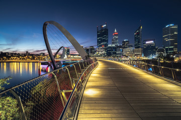 Obraz premium Sunset in Elizabeth Quay Bridge