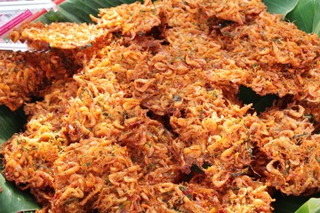 Fried shrimp cake delicious in the market