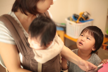 ぐずる男の子