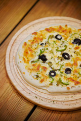 Olive and bell pepper pizza 