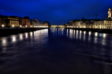 Fototapeta na wymiar ponte vecchio at night