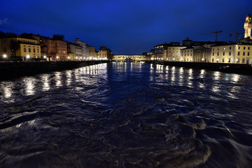 night view of ponte vecchio in florence