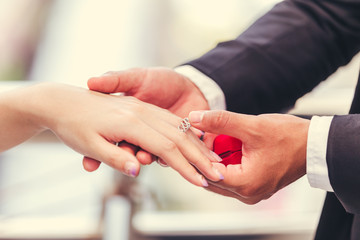 Obraz na płótnie Canvas Business men surprise women with wedding rings