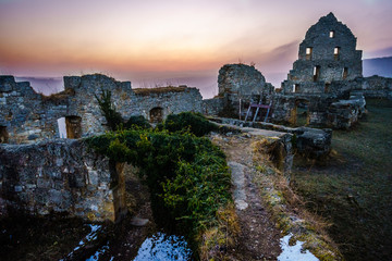 Ruine Hohenurach zum Sonnenaufgang