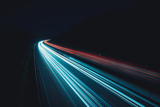 Daten-autobahn in der Nacht