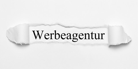 Werbeagentur auf weißen gerissenen Papier