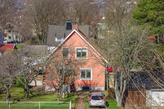 House with a parked car in the spring
