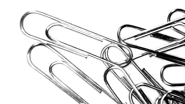 Clips sobre fondo blanco