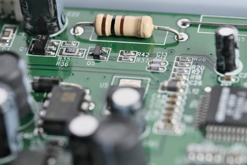 Electronic board with electronic components