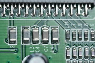 Electronic board with electronic components