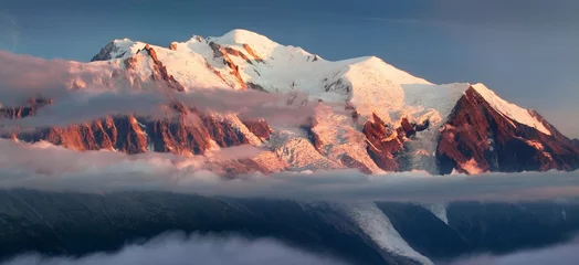 Papier Peint photo autocollant Mont Blanc Vue estivale colorée sur le lac Lac Blanc avec le Mont Blanc (Monte Bianco) en arrière-plan, emplacement à Chamonix. Belle scène en plein air dans la réserve naturelle du Vallon de Bérard, Graian Alps, France, Europe