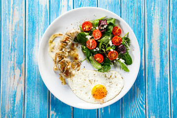 English breakfast - fried egg,sausage and vegetables