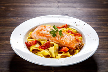 Pasta with grilled salmon and vegetables