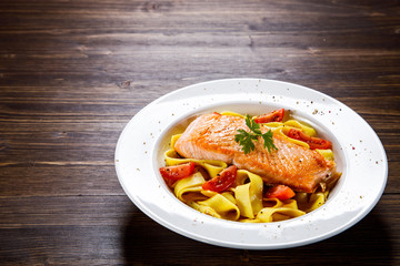 Pasta with grilled salmon and vegetables