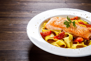 Pasta with grilled salmon and vegetables