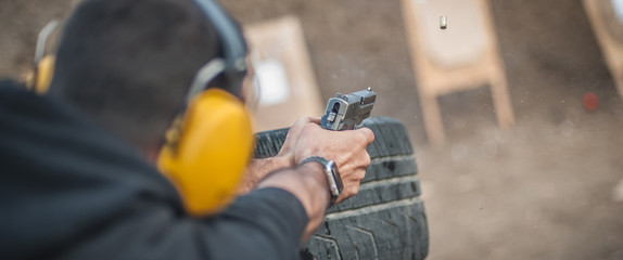 Advanced outdoor tactical shooting on target around barrier and wall © guruXOX