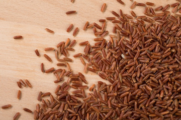 Rotschaliger Roter Jasmin Reis ist Vollkorn, Langkorn, ungekocht, roh und eine Spezialität aus...