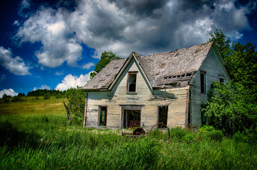 Fototapeta na wymiar Abandoned House in Countryside