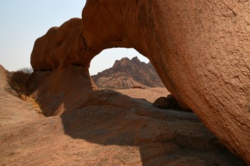 Felsbogen (Rock Arch) an der Spitzkoppe in Namibia