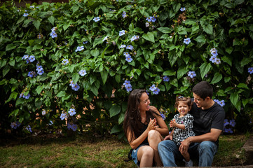Família brincando juntos no parque
