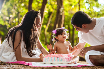 Família brincando juntos no parque