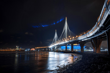 Naklejka premium Petersburg. Widok na wyspę Krestovsky, zachodnią średnicę szybkich prędkości, nowy most, centrum Lakhta i stadion.