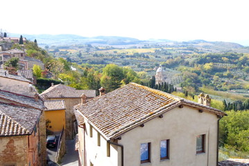 Fototapeta na wymiar View of Montepulciano and surrounding area
