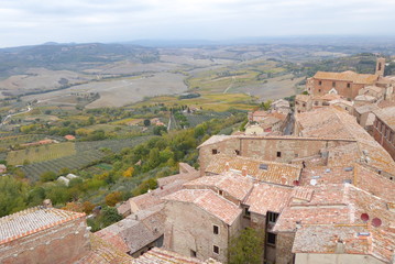 Fototapeta na wymiar Montepulciano seen from a look-out