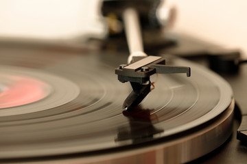 Plattenspieler mit Langspielplatte für Musik 