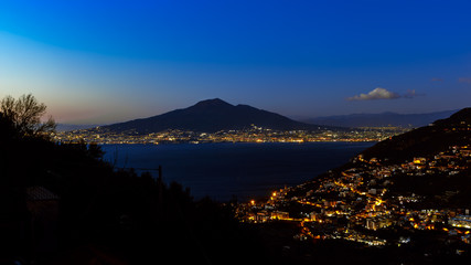 Blick zum Vesuv bei Nacht