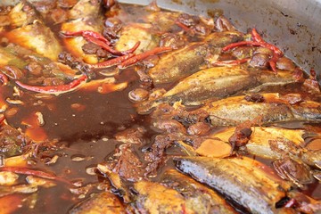 Obraz na płótnie Canvas Boiled mackerel in soup at street food