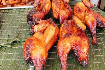 Naklejka premium Grilled chicken is delicious at street food