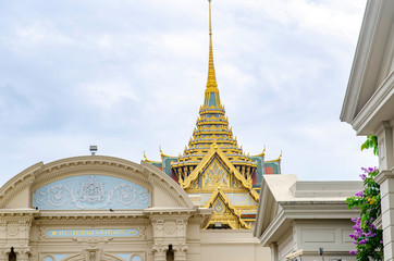 Fototapeta premium Gran Palace Wat Phra Kaew Temple in Bangkok, Thailand