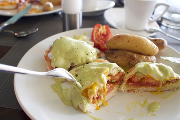 healthy eating breakfast avocado benedict