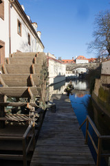 Moulin avec roue à Aube dans la ville de Prague