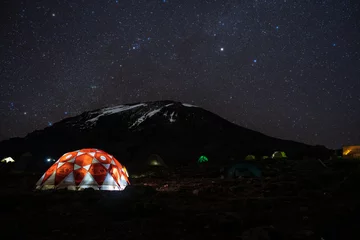 Photo sur Plexiglas Kilimandjaro Mount Kilimanjaro under the stars
