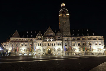 Remscheider Rathaus Frontalansicht bei Nacht, Nachtaufnahme