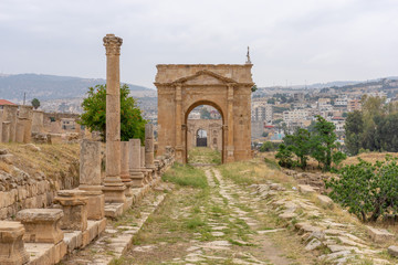 Fototapeta na wymiar Cardo Maximus, main colonnaded street and the North tetrapylon of the Roman city of Jerash, Jordan