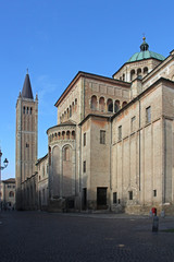 il Duomo di Parma e il campanile; vista dal lato dell'abside