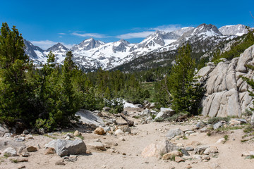 Fototapeta na wymiar Dirt hiking trail through the Little Lakes Valley area of California Eastern Sierra Nevada Mountains