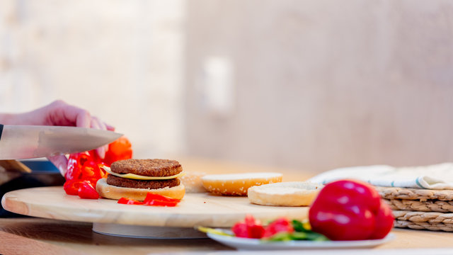 candind view at grilled mear and bun white cooking hamburge