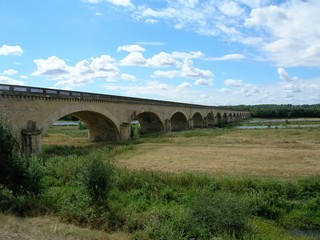Fototapeta na wymiar Pont sur la Loire