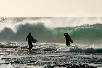 Surfers Silhouette in Ocean © Adwo