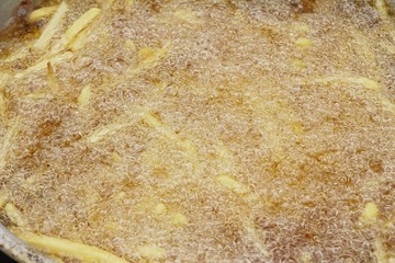 Making french fries is delicious in pan