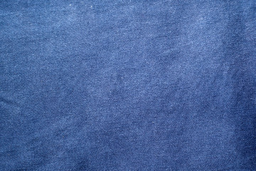 Naklejka premium niebieskie dżinsy wgniecione tło