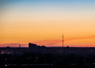 Naklejka premium Beautiful sunset with a sun and clouds 