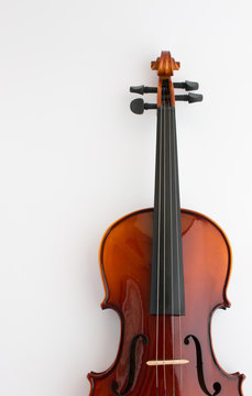 Violin in white background with bow